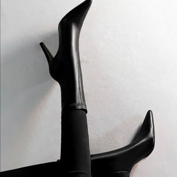 Black leather heeled boots - Picture 2 of 3